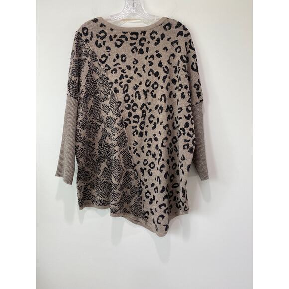 Democracy Asymmetric Hem Mixed Animal Print V-Neck Sweater Women's Size XL Taupe - Picture 9 of 9